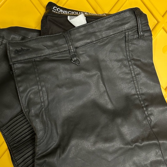 H&M Conscious Denim Coated Jeans - Picture 2 of 15